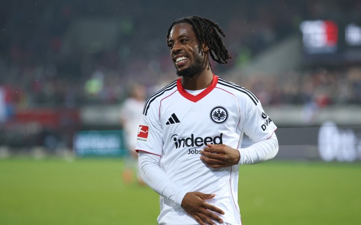 Нападател на Айнтрахт пред завръщане във Франция