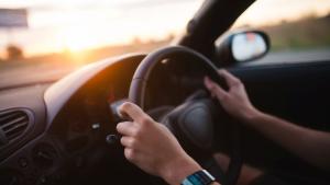 шофьор млад шофьор