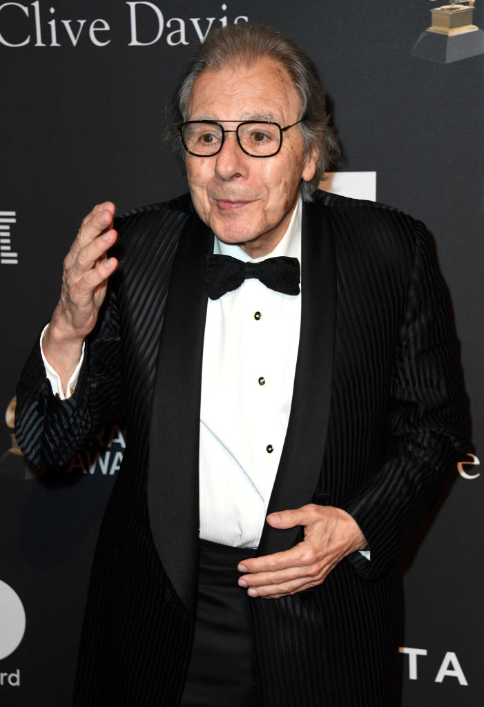 Джаз пианистът <strong>Лало Шифрин</strong> е автор на над 100 саундтрака, носител на четири „Грами“ и един почетен „Оскар“. Той е композиторът на музиката от „Мисията невъзможна“, „Мръсният Хари“ и „Булит“. Шифрин почина на 26 юни 2025 г. на 93 г.