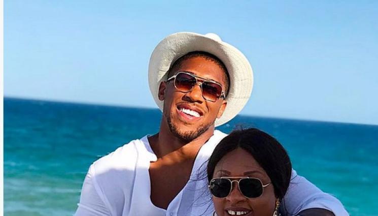 Антъни Джошуа - Антъни Джошуа със странно решение