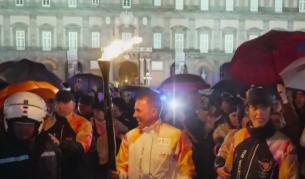 Олимпийският огън стигна до Неапол (ВИДЕО)