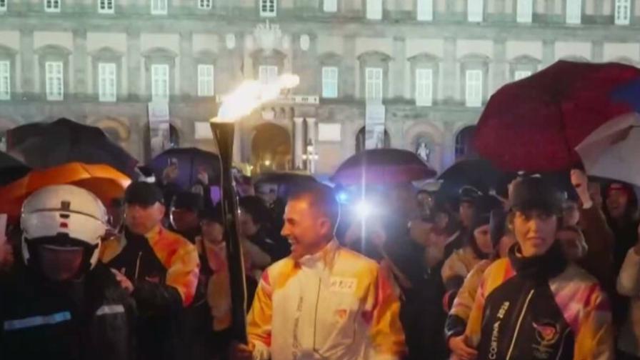 Олимпийският огън стигна до Неапол (ВИДЕО)