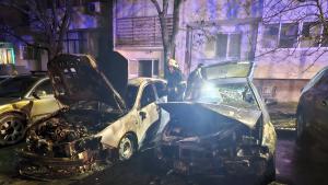 Пожар изпепели автомобили в русенския квартал Дружба БТАДве коли са