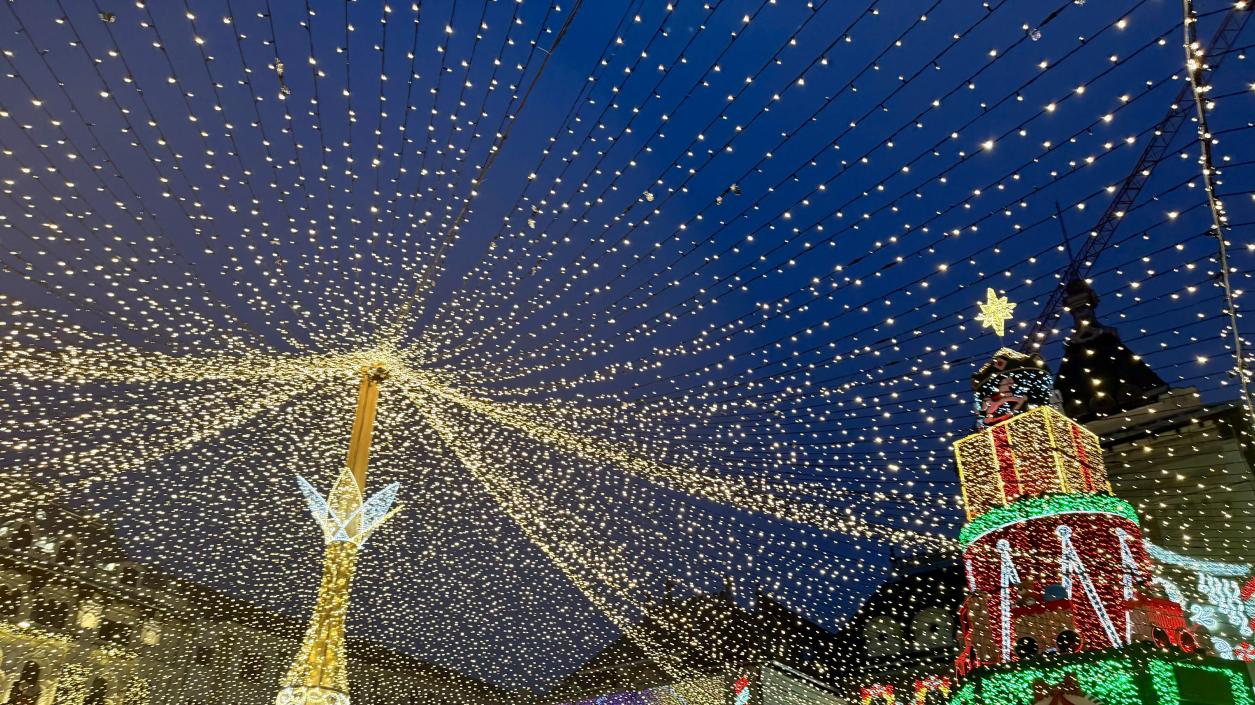 Румънският град Крайова крие най-големия коледен пазар в Европа