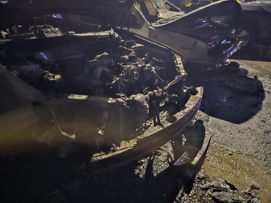 <p>Причините за случилото се се изясняват, а собствениците на колите заявиха, че до следобедните часове на 23 декември автомобилите са били в изправност</p>