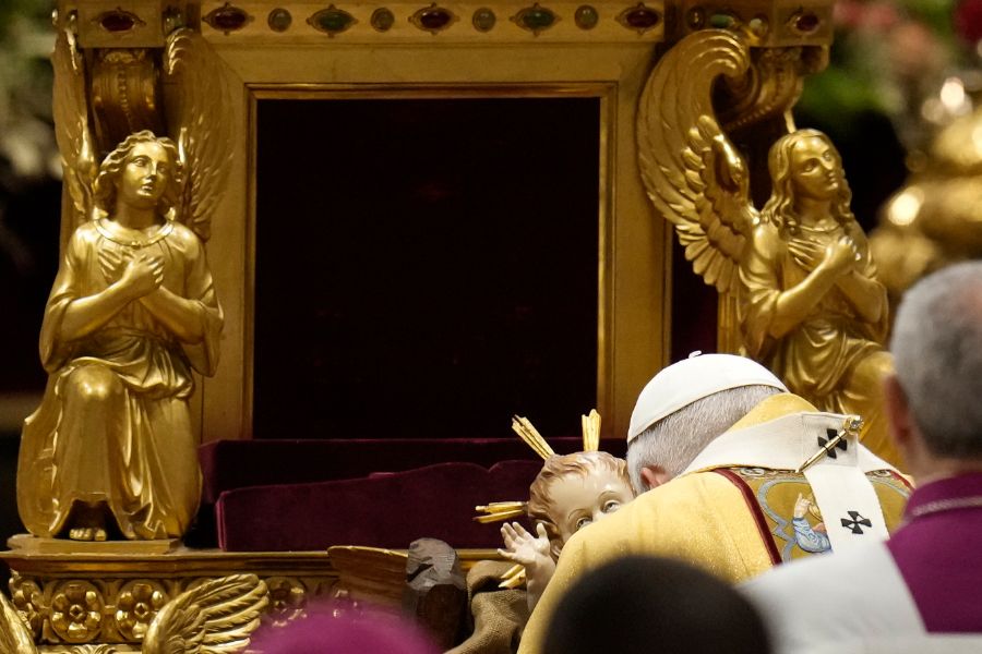 <p>Папа Лъв Четиринадесети отправи днес традиционната Коледна благословия "Урби ет Орби" ("Към Града и към света"), в която Светият отец обикновено споменава глобалните конфликти, предаде Ройтерс.</p>