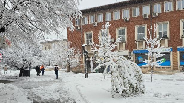 Дъжд, сняг и вятър в четвъртък