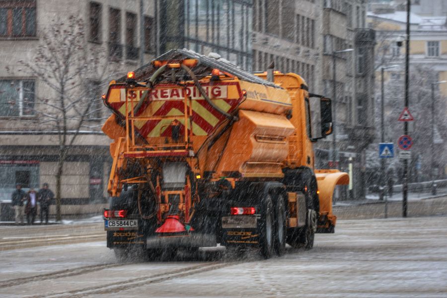 <p>Коледен сняг покри части от България - гледки от празничния ден</p>
