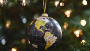 Коледна топка земя