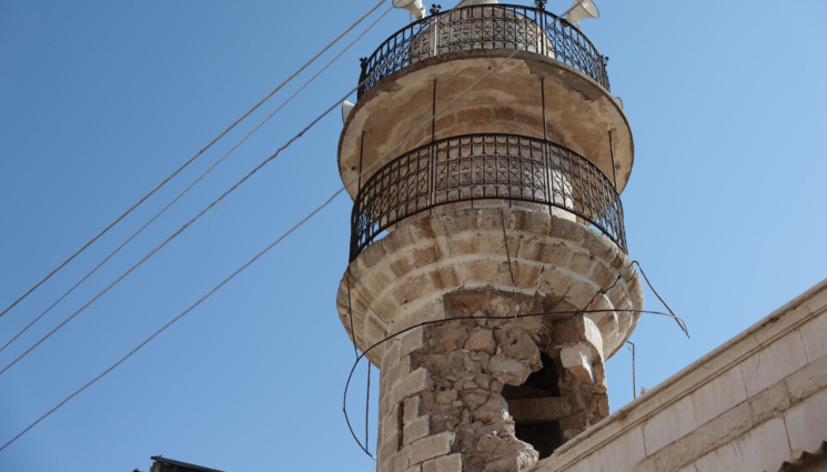 1 - Експлозия в джамия уби най-малко петима в Сирия