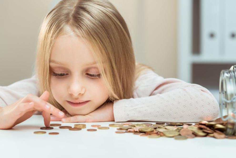 Играта на магазин у дома е един от начините родителите