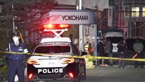 Мъж беше арестуван след като намушка осем души и заля