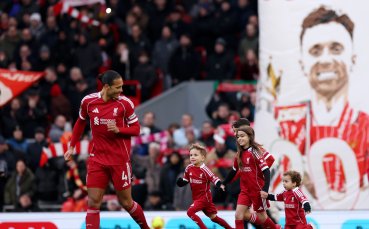 Емоционален момент: Децата на Диого Жота развълнуваха „Анфийлд“