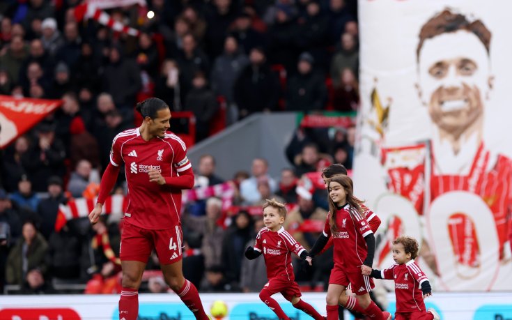 Емоционален момент: Децата на Диого Жота развълнуваха „Анфийлд“