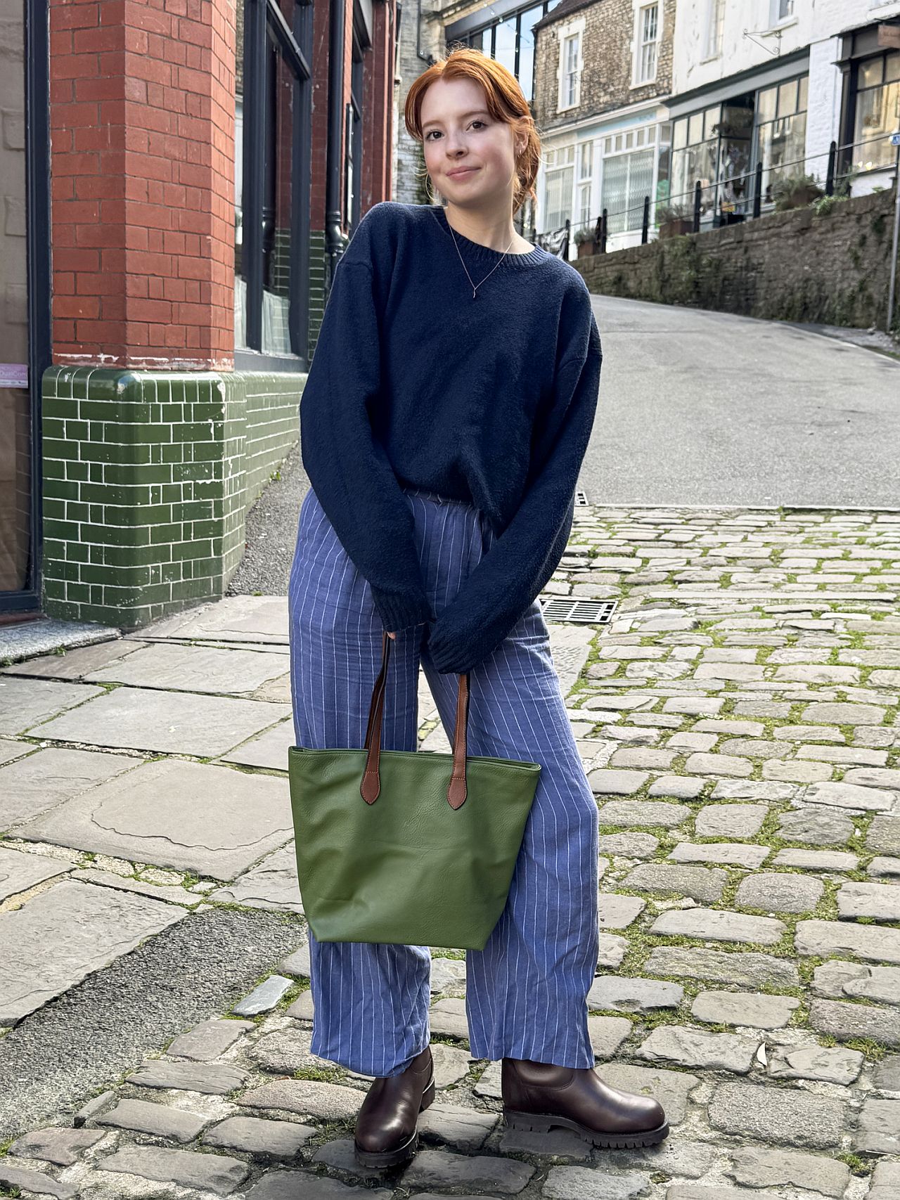 <p><strong>Юни &ndash; Индиго</strong></p>

<p>С влизането на лечебния кентавър Хирон в Телец на 19 юни, ретроградния Меркурий на 29 юни и преминаването на Юпитер в Лъв на 30 юни, 2026 г. ще бъде време за получаване на мъдрост за родените през юни. Ще имате нужда от допълнителна грижа и защита, като индигото е перфектният цвят за привличане на късмет.</p>