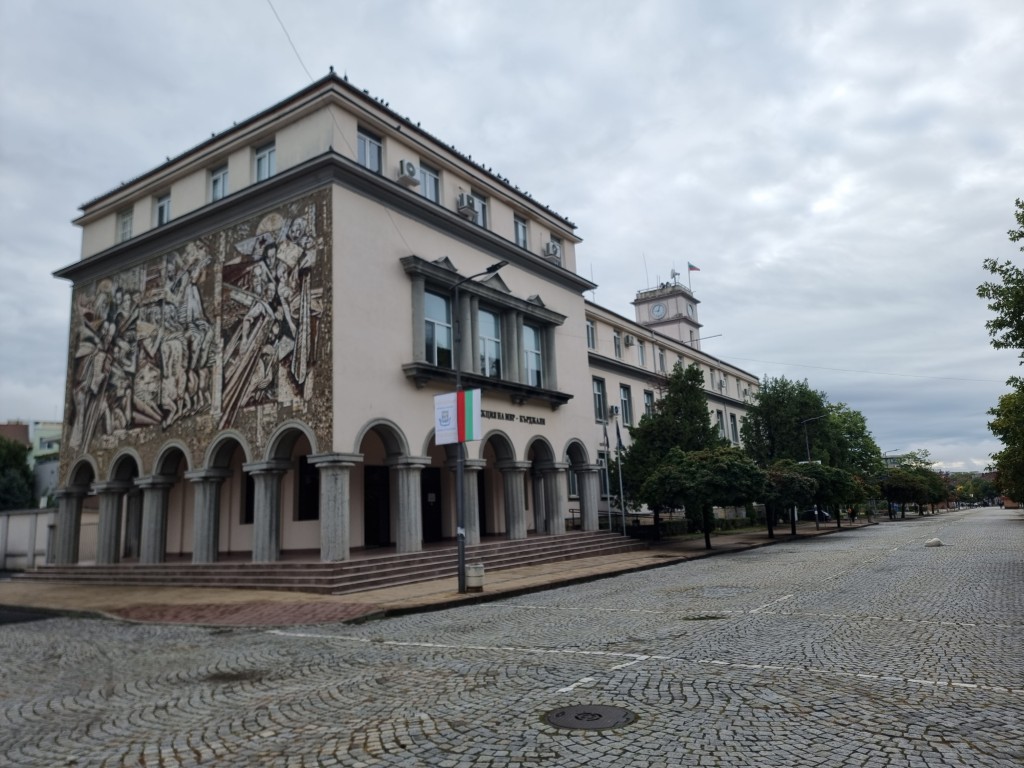 Мъж потроши и наводни ареста в Кърджали