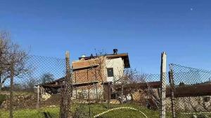 къща с отнесен покрив