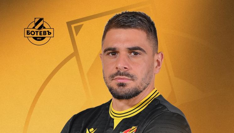 Емил Мартинов - Халф напусна Ботев Пловдив