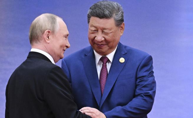Си Цзинпин и Владимир Путин си размениха поздравления по случай Нова година