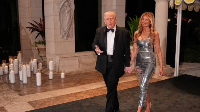 Новогодишното парти на Тръмп: Мелания заблестя, ето кои бяха гостите (СНИМКИ)