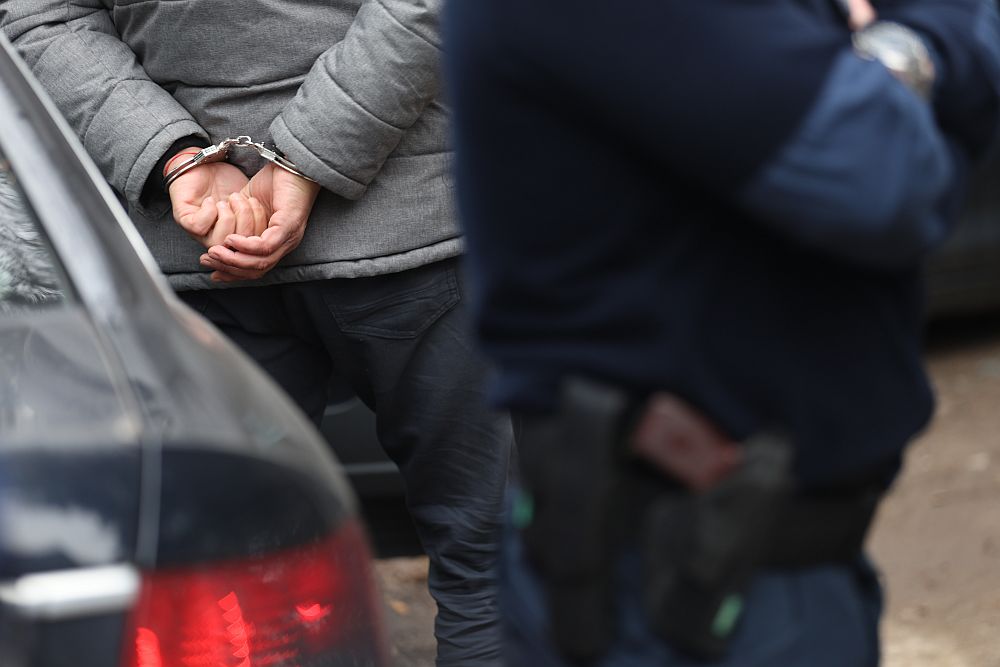 Арестуваха кмет за купуване на гласове в Търговищко