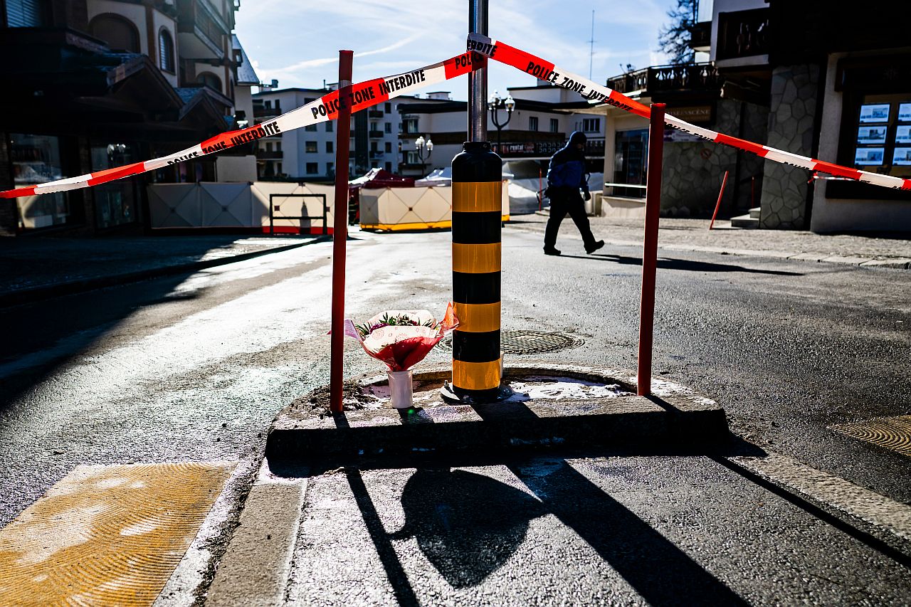 <p>Около 1:30 ч. местно време на 1 януари в сутерена на &bdquo;Льо Констеласион&ldquo; &ndash; популярно заведение, разположено в центъра на алпийския курорт Кран Монтана, избухва пожар. Загинали са около 40 души, а ранените са над 100.</p>