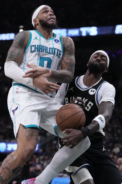 Милуоки Бъкс Шарлът Хорнетс1