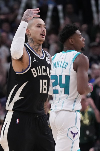 Милуоки Бъкс Шарлът Хорнетс1