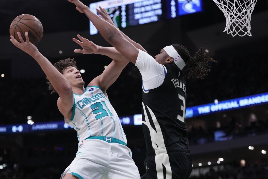 Милуоки Бъкс Шарлът Хорнетс1