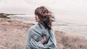 Днес южниятвятър в районите разположени северно от планините и в Източна