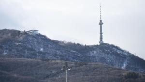 Заради силния вятър от 10 00 ч днес временно ще