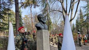 С поднасяне на венци и цветя отбелязват 178 години от