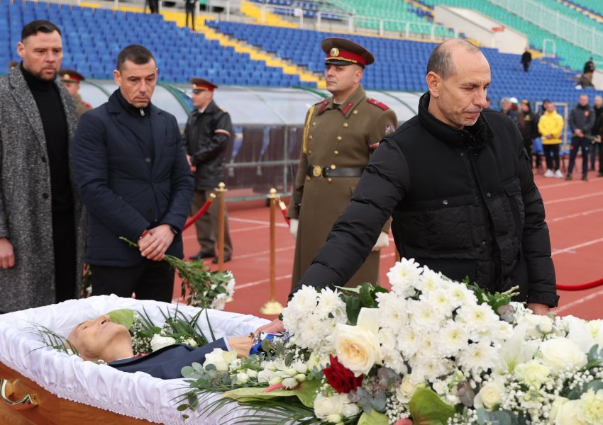 Поклонение пред Димитър Пенев1