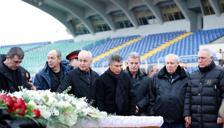 Костадинов Пенев - Емил Костадинов: Феновете трябва да решат дали новия стадион да бъде кръстен на Димитър Пенев