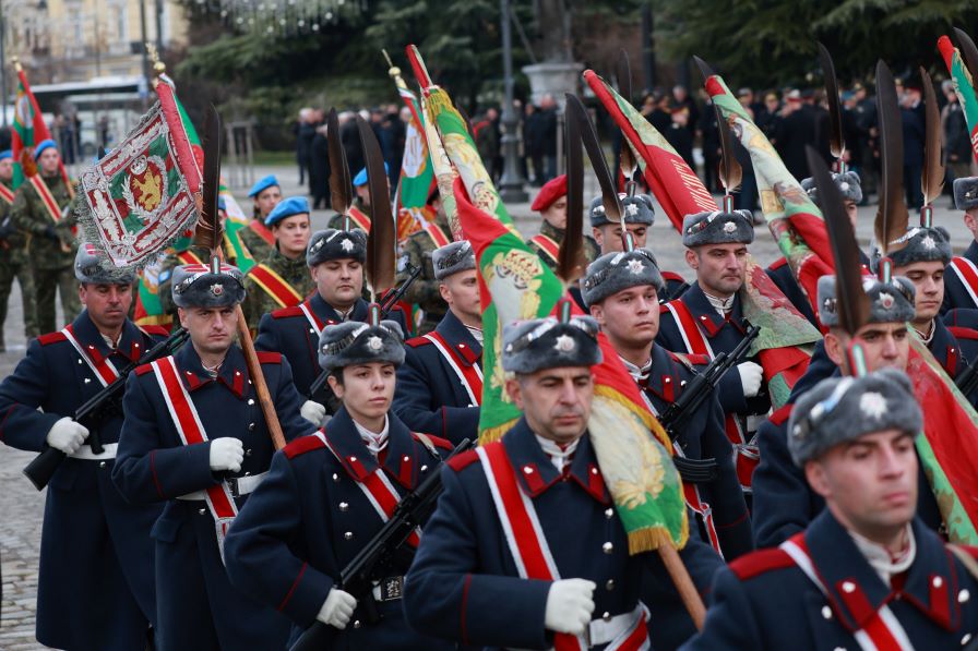 На Богоявление: Бойните знамена на Българската армия бяха осветени с тържествен водосвет (СНИМКИ)