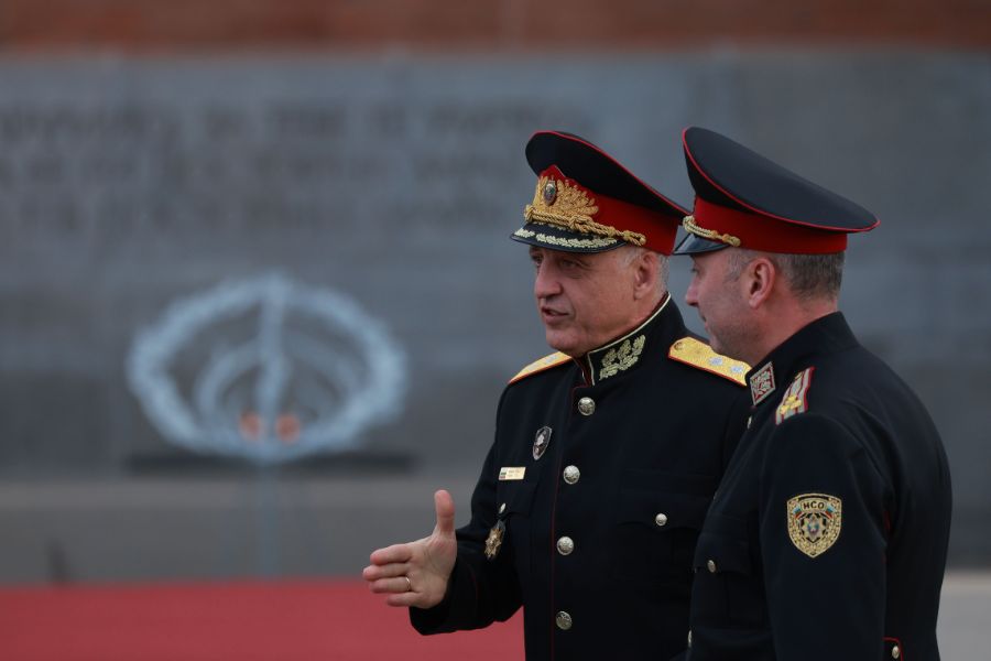 <p>Пред паметника на Незнайния воин в София беше отслужен традиционният богоявленски водосвет на бойните знамена, флаговете и знамената-светини на Българската армия.</p>