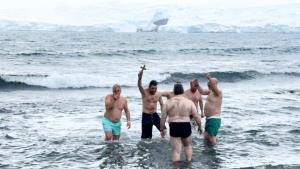 Традицията за хвърляне на кръста на Йордановден беше спазена и