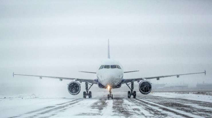 сняг самолет полет