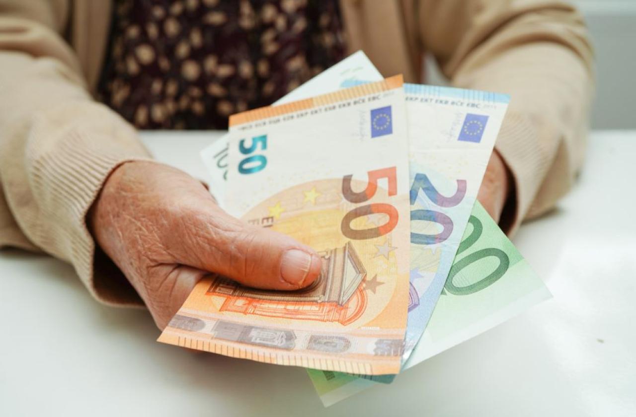 евро възрастен човек пенсионер