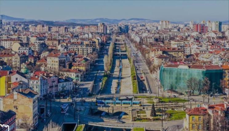 а - Вкарват колела във Владайската река