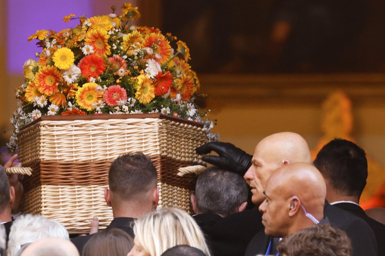 Френската киноикона Брижит Бардо ще бъде погребана в родния ѝ град Сен Тропе. Скромното изпращане в последния ѝ път ще отрази нейната дългогодишна любов към животните, както и крайнодесните ѝ политически възгледи.