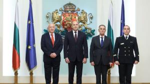 Румен Радев отличи трима военнослужещи с Почетния знак на президента