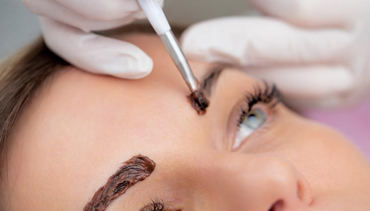 рисувани вежди