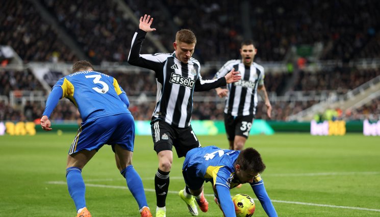 Нюкасъл Лийдс - Груев с асистенция в трилър