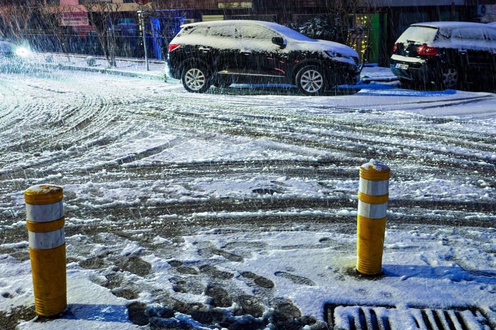 Тази нощ над страната започна преминаването на студен атмосферен фронт.