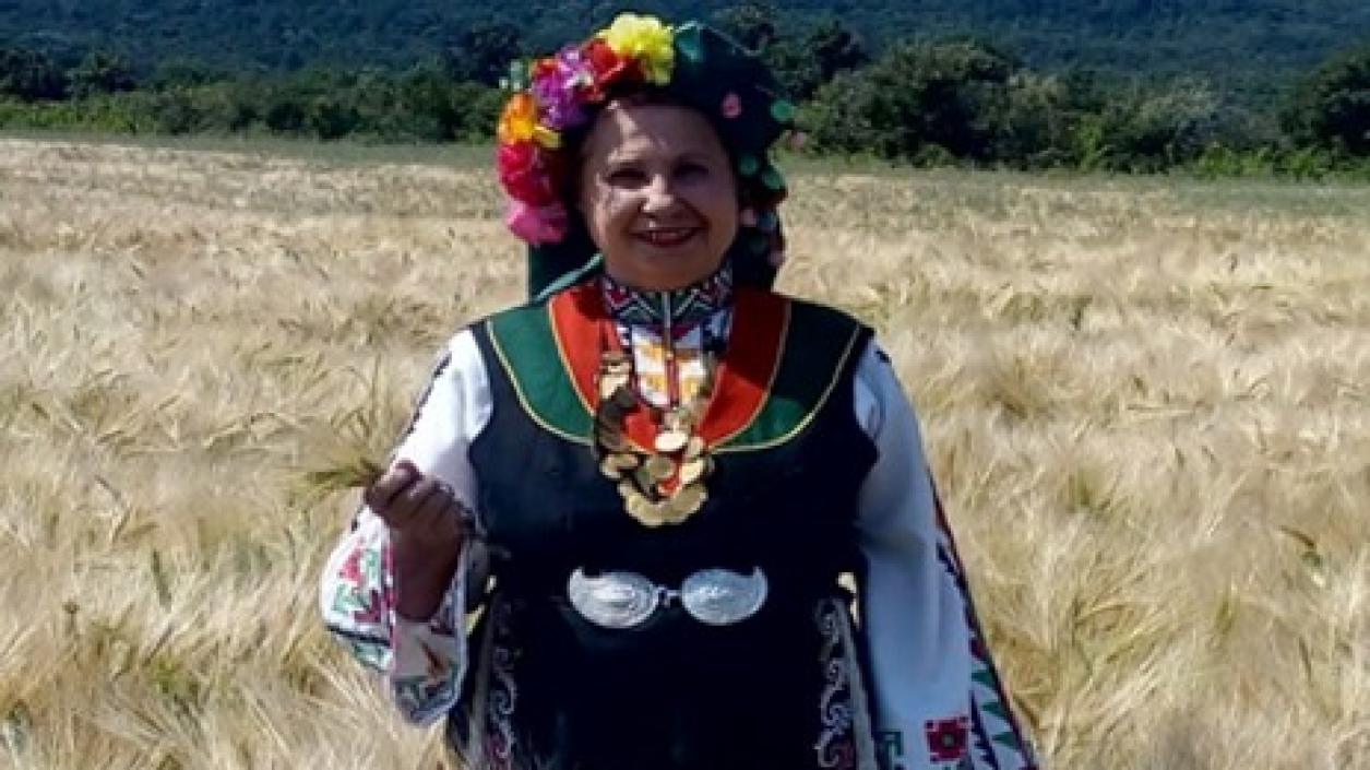 Община „Тунджа“ посвети календара си за 2026 година на местните народни  носии 