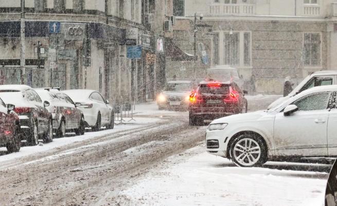Лед, студ и сняг: Пътната обстановка в страната е затруднена (ОБЗОР)