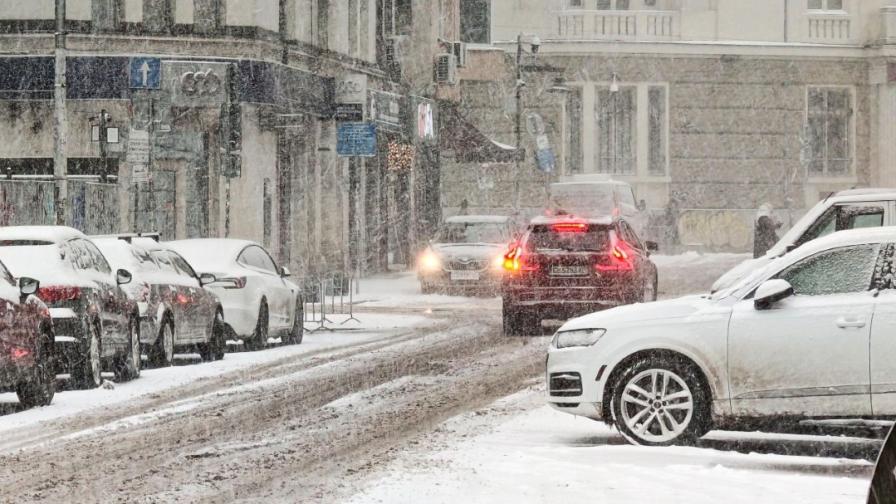 Лед, студ и сняг: Пътната обстановка в страната е затруднена (ОБЗОР)