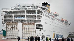 Силни южни ветрове прекъснаха фериботните услуги в цяла Гърция днес