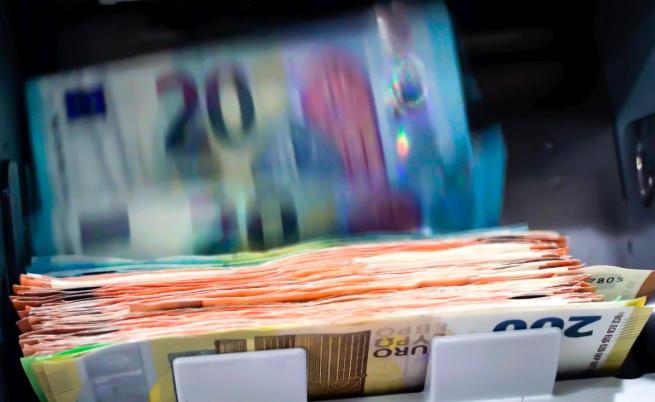 Чейндж бюра или банка: Kолко струва обмяната на евро в България